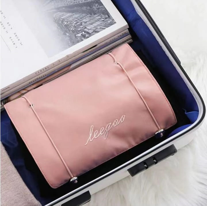 "Viaja, Maquíllate y Organízate – Con la Bolsa de Maquillaje 4 en 1"